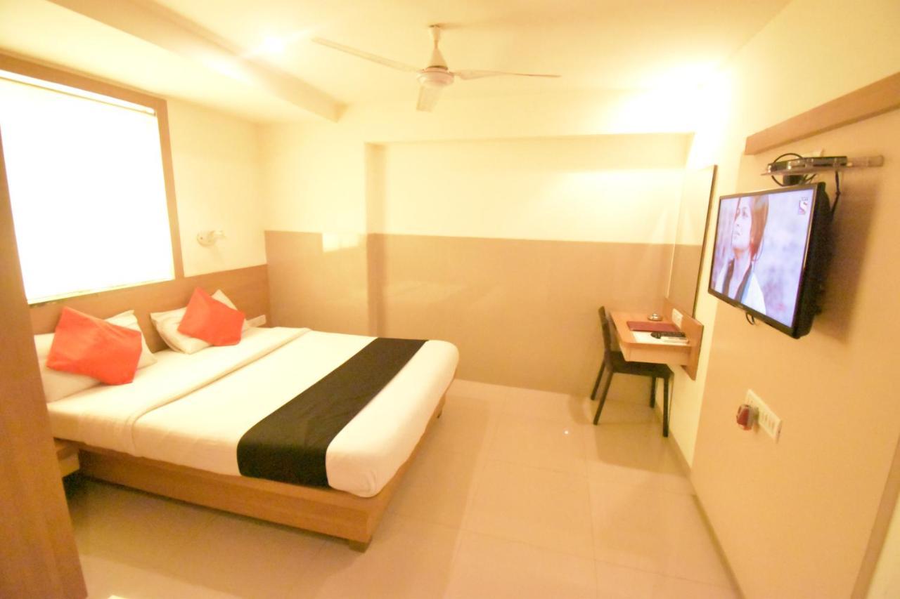 Hotel Everest Lodging Navi Mumbai Luaran gambar
